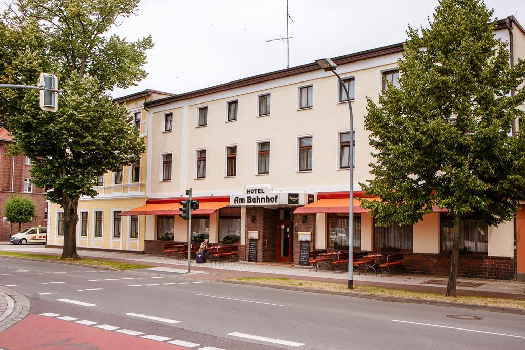 Hotel Am Bahnhof ชเตนดัล ภายนอก รูปภาพ